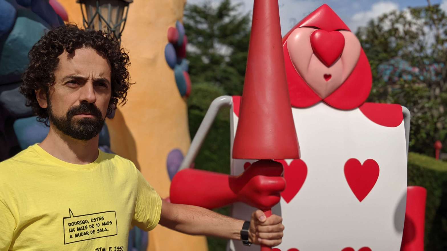 Eu em pose militar na Disney