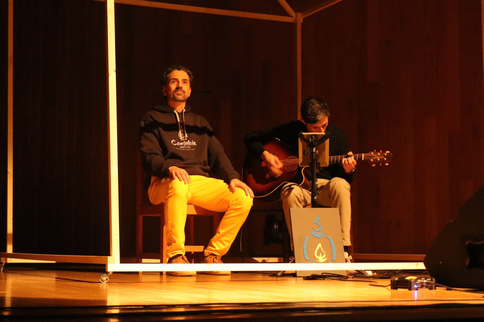 Rodrigo e Leonardo no palco